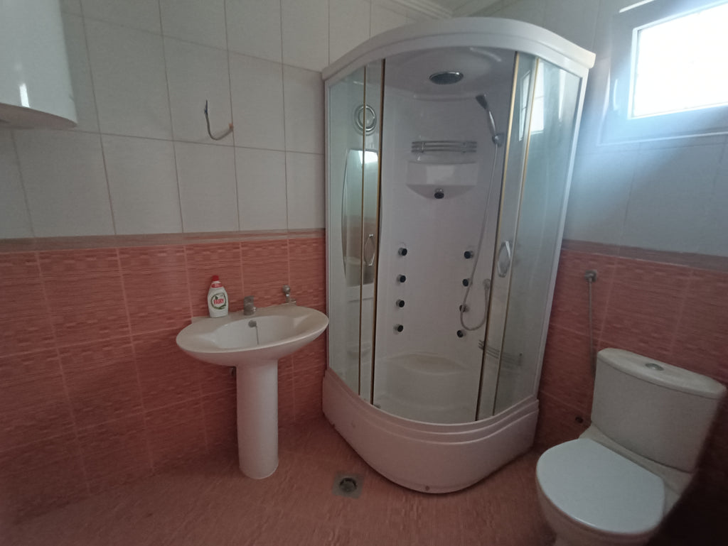 Дом с бассейном и красивым видом на море