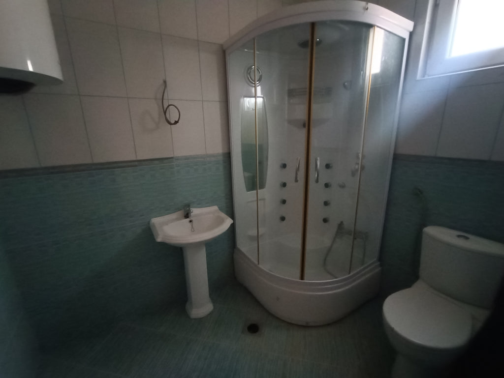 Дом с бассейном и красивым видом на море