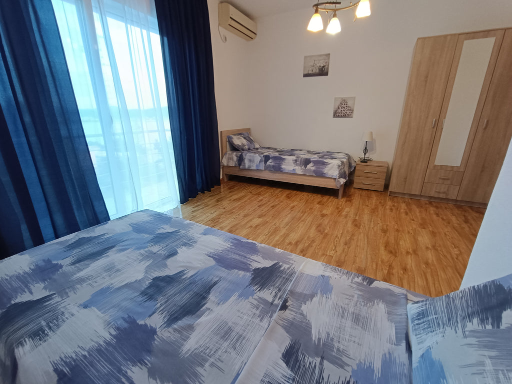 Комплекс с апартаментами и домиком в сосновом бору в 200м от моря