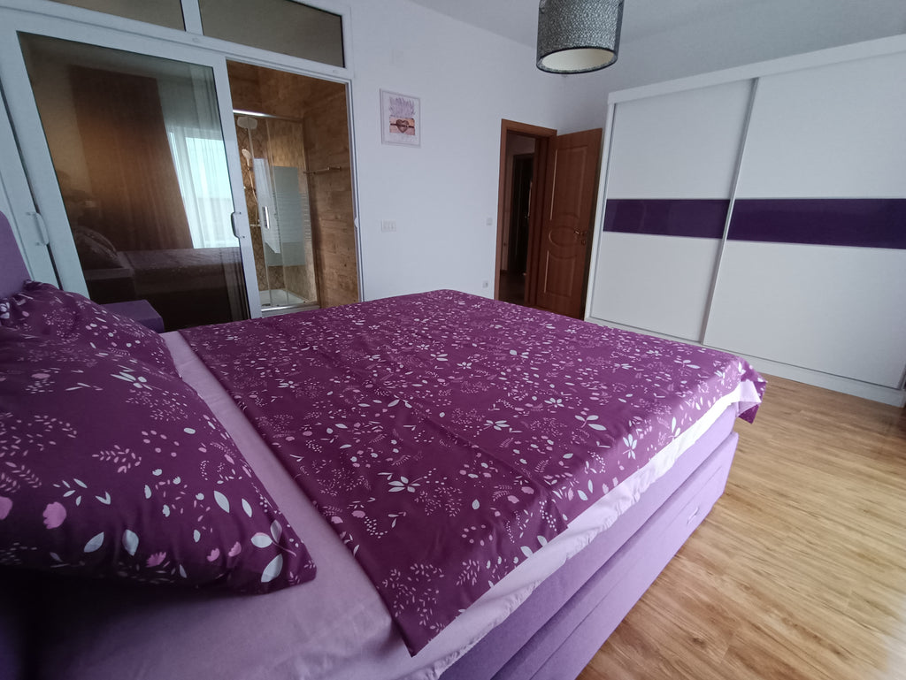 Комплекс с апартаментами и домиком в сосновом бору в 200м от моря
