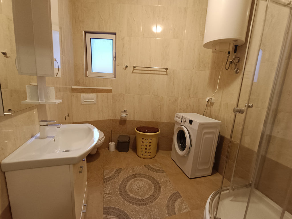 Комплекс с апартаментами и домиком в сосновом бору в 200м от моря
