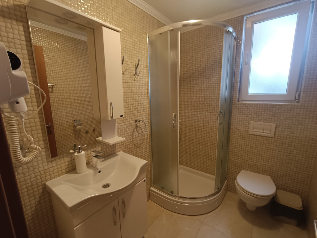 Комплекс с апартаментами и домиком в сосновом бору в 200м от моря