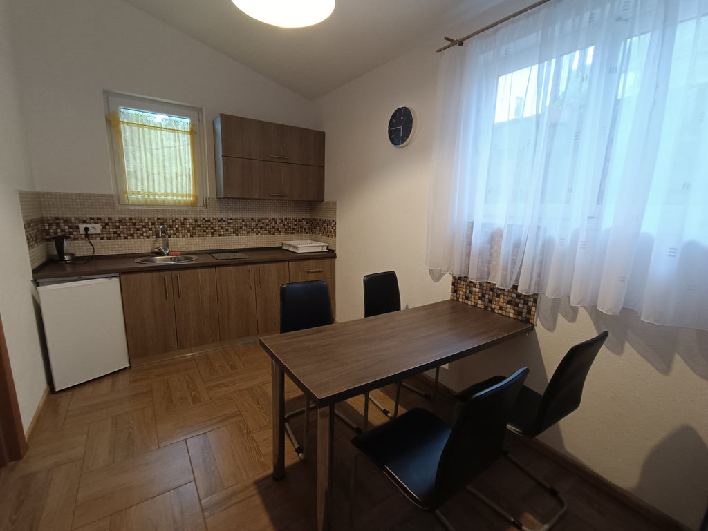 Комплекс с апартаментами и домиком в сосновом бору в 200м от моря