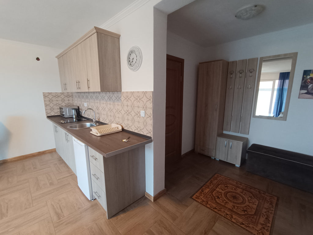 Комплекс с апартаментами и домиком в сосновом бору в 200м от моря