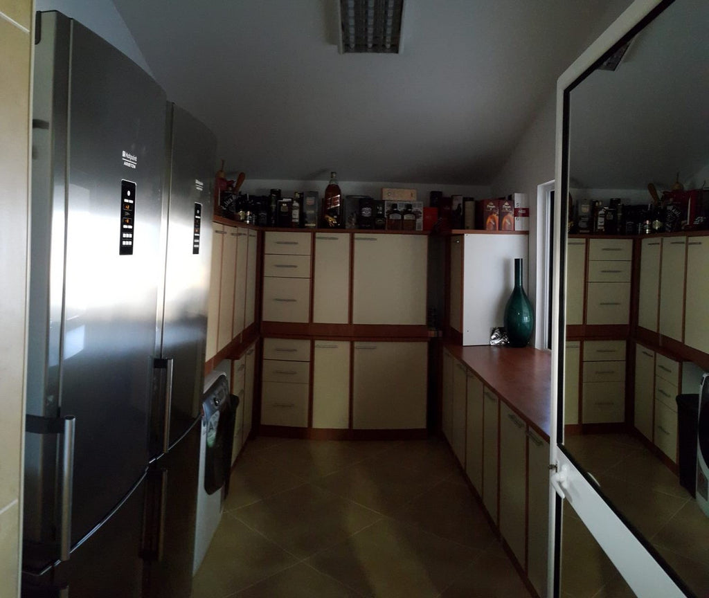 Новый меблированный дом с бассейном в местечке Ратац