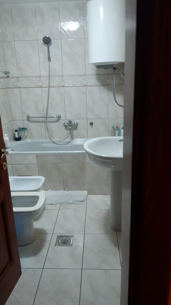 Этаж дома с 3 спальнями в г.Бар