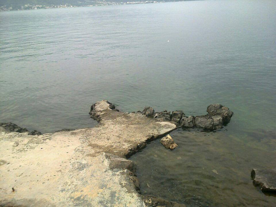 Большой земельный участок у самого моря в местечке Крашичи, община Тиват