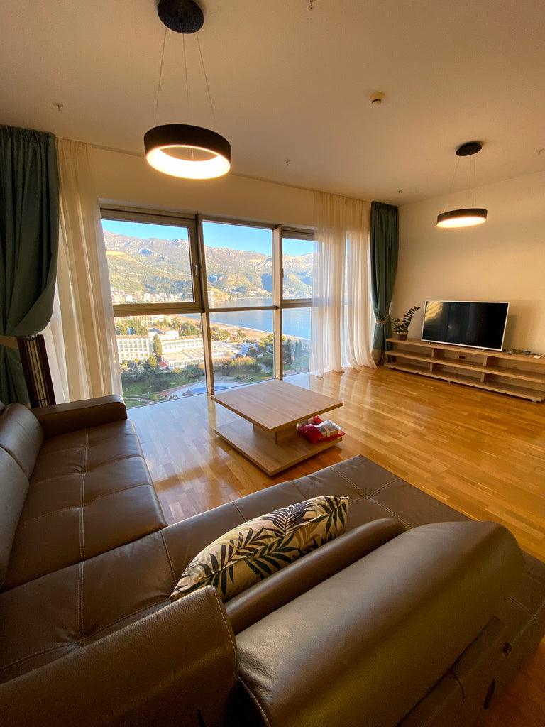 Современная просторная квартира с видом на море в Бечичи