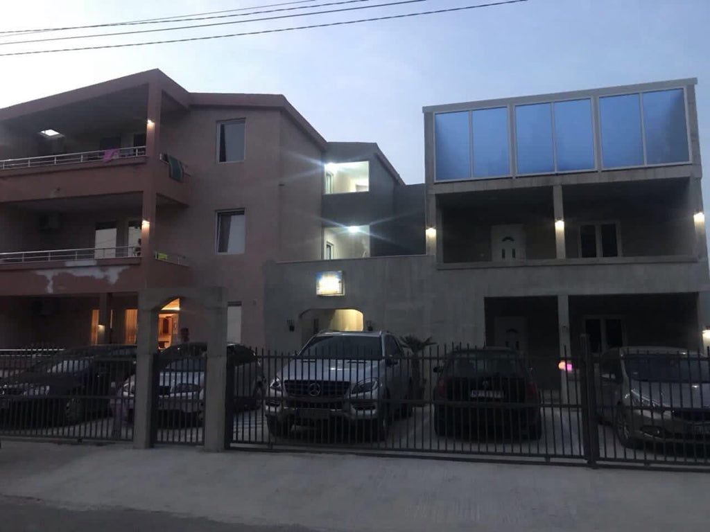 Дом с 13 апартаментами в пригороде г.Ульцинь, район Velika Plaza