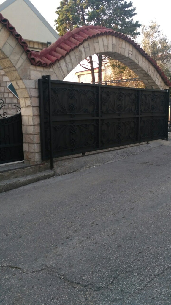 Дом с бассейном в пригороде г.Бар
