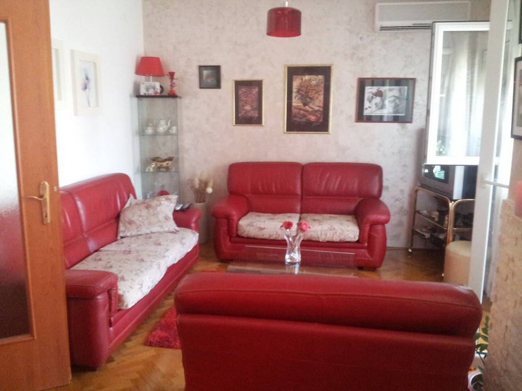 Новая квартира в центре г.Бар в 100 м от моря.