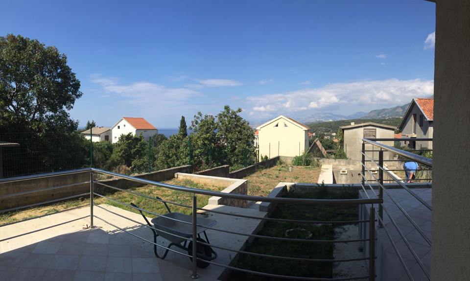 Новый 3х-этажный дом с видом на море в местечке Утеха