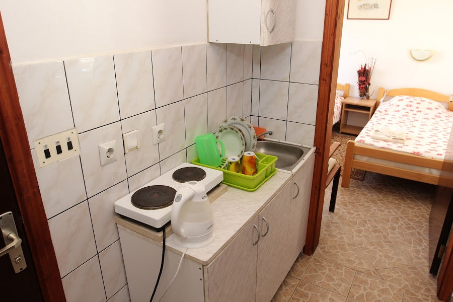 Дом с апартаментами в 200 м от моря