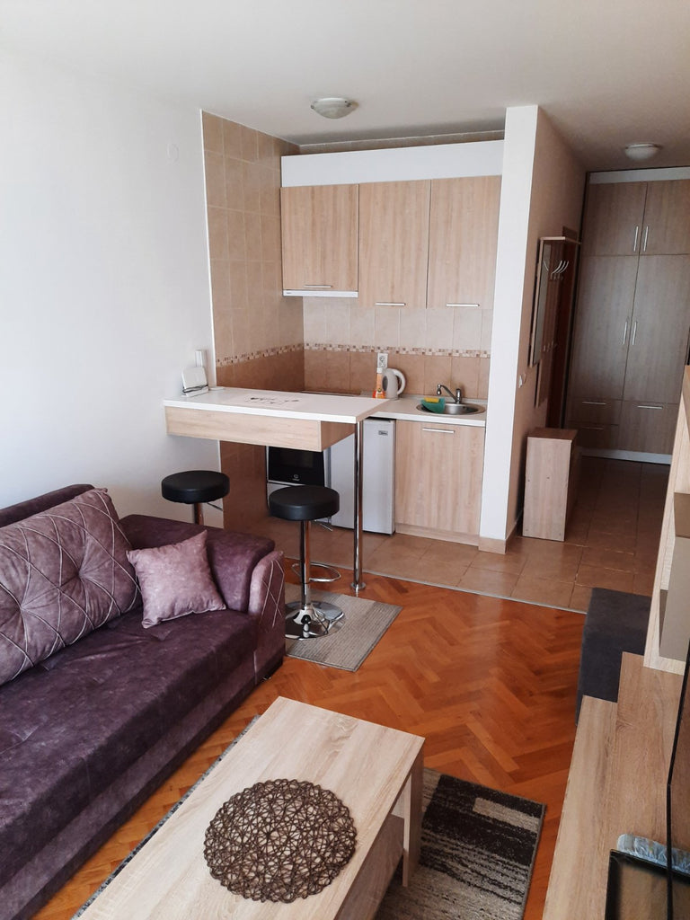 Квартира-студия в новом доме в центре г.Бар