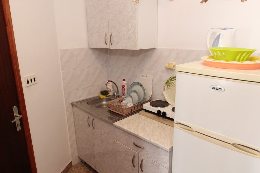 Дом с апартаментами в 200 м от моря