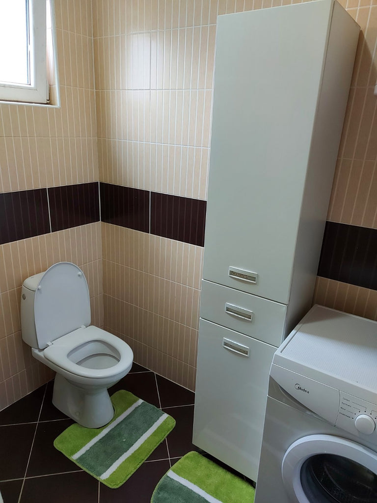 Апартамент с отдельной спальней в центре Бара