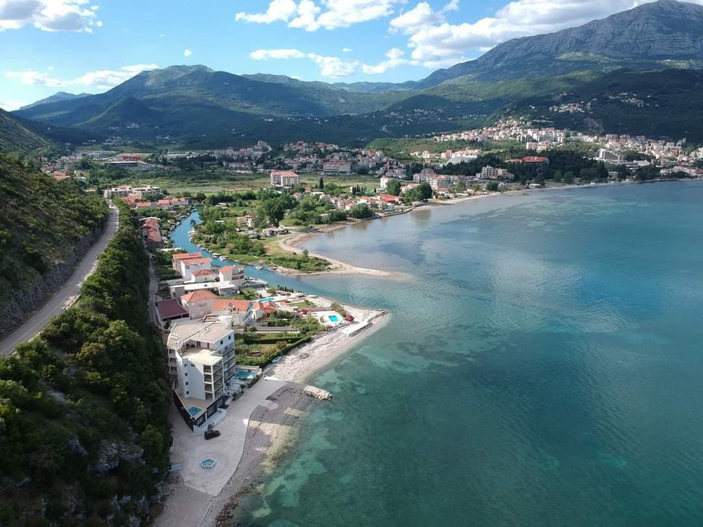 Дом с апартаментами у моря, г.Игало