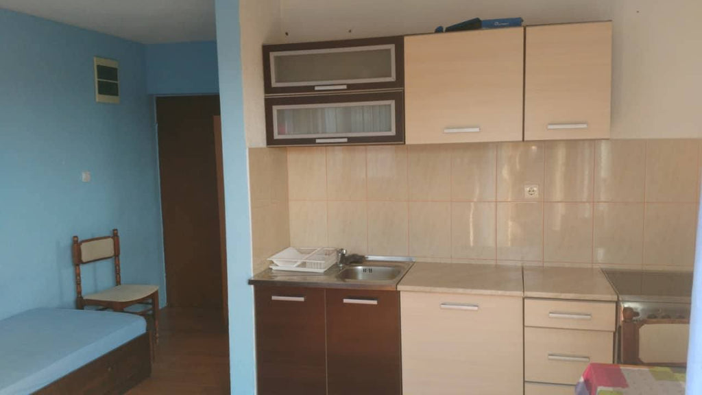 Дом с апартаментами в г.Бар, Шушань