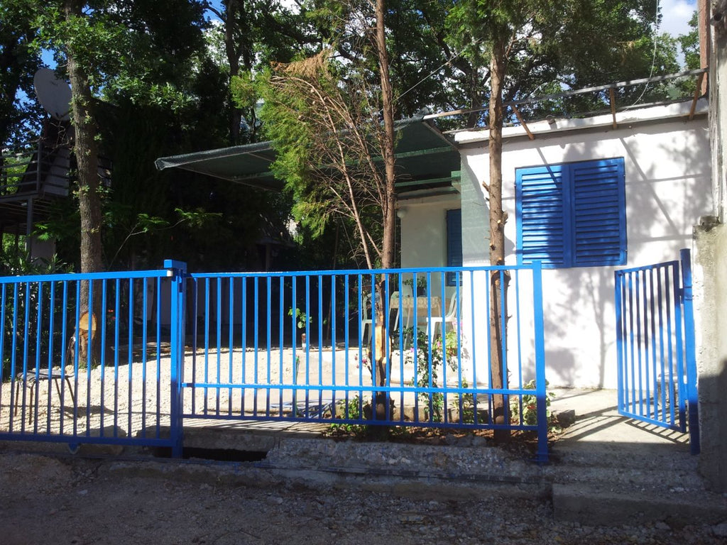 Небольшой домик в пригороде г.Бар
