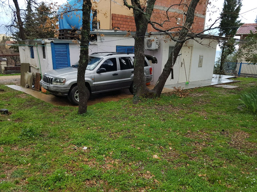 Небольшой домик в пригороде г.Бар