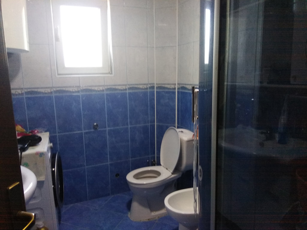 Дом с 3 апартаментами в пригороде г.Бар