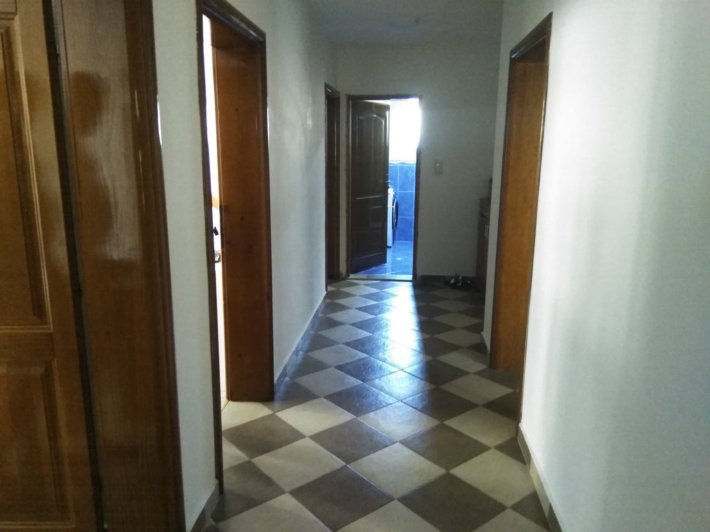Дом с 3 апартаментами в пригороде г.Бар