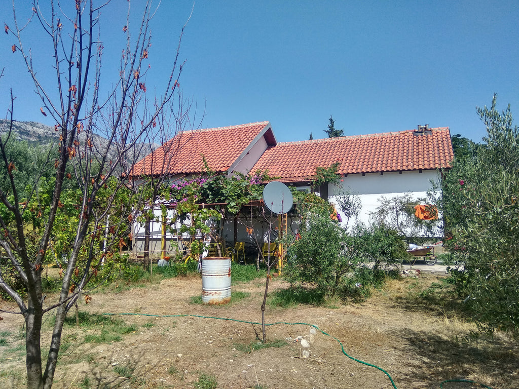 Дом недалеко от центра г.Бар
