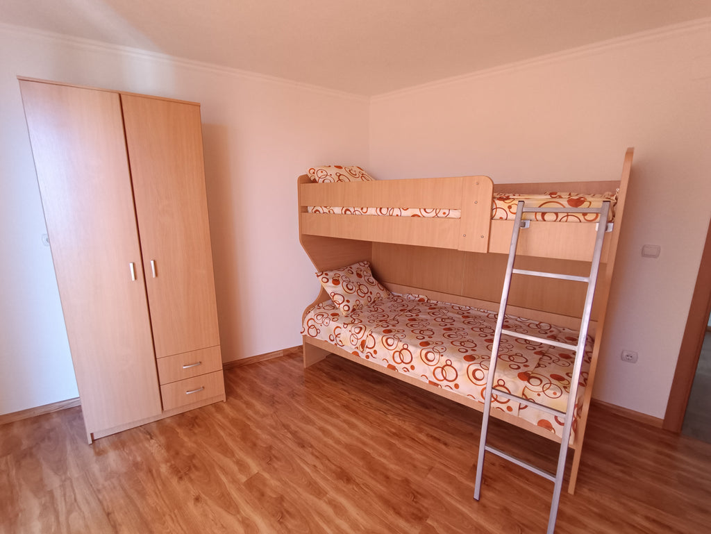 Комплекс с апартаментами и домиком в сосновом бору в 200м от моря