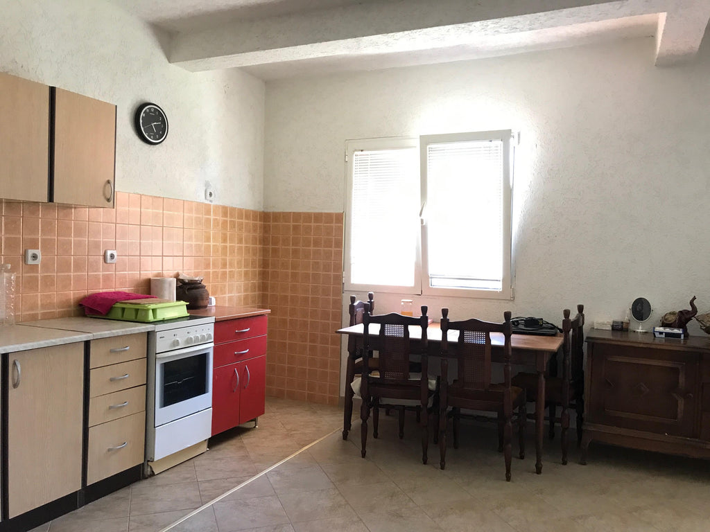 Дом с апартаментами в г.Бар, Шушань