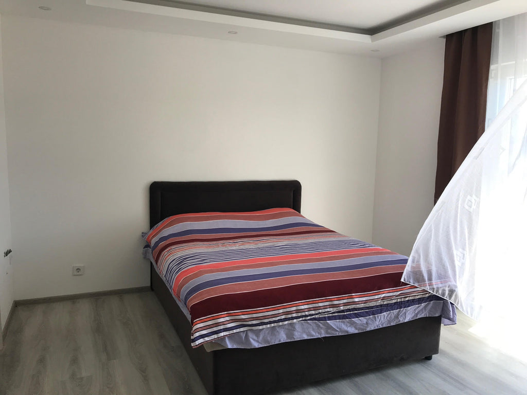 Дом с 6 апартаментами в г.Бар