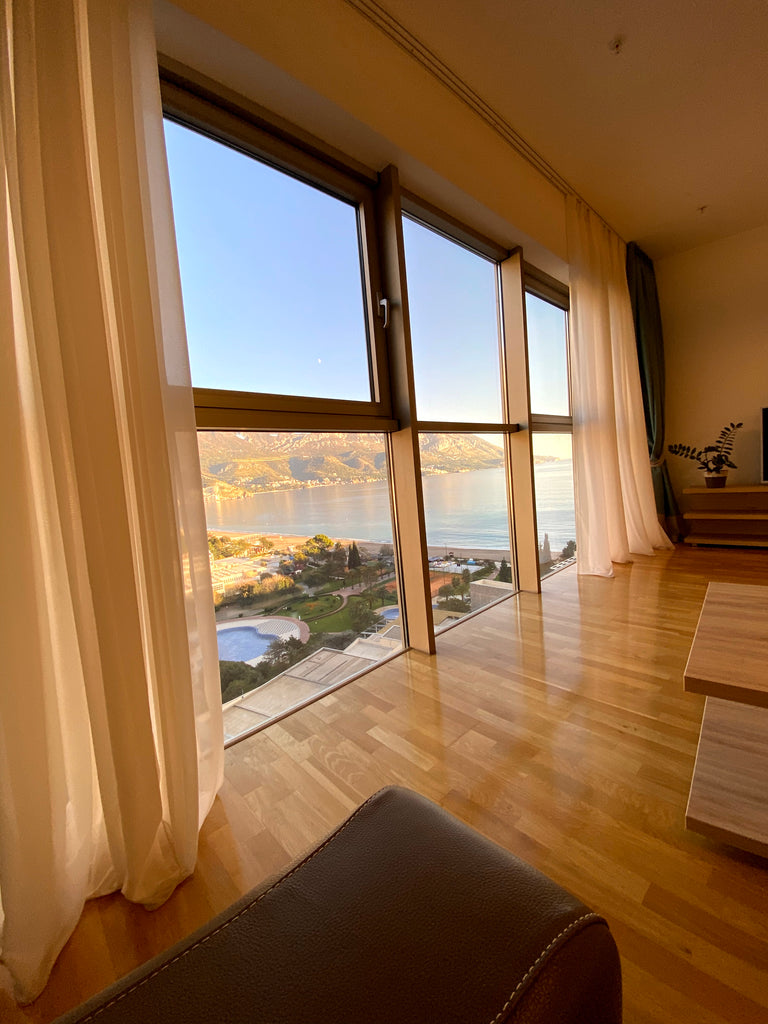 Современная просторная квартира с видом на море в Бечичи