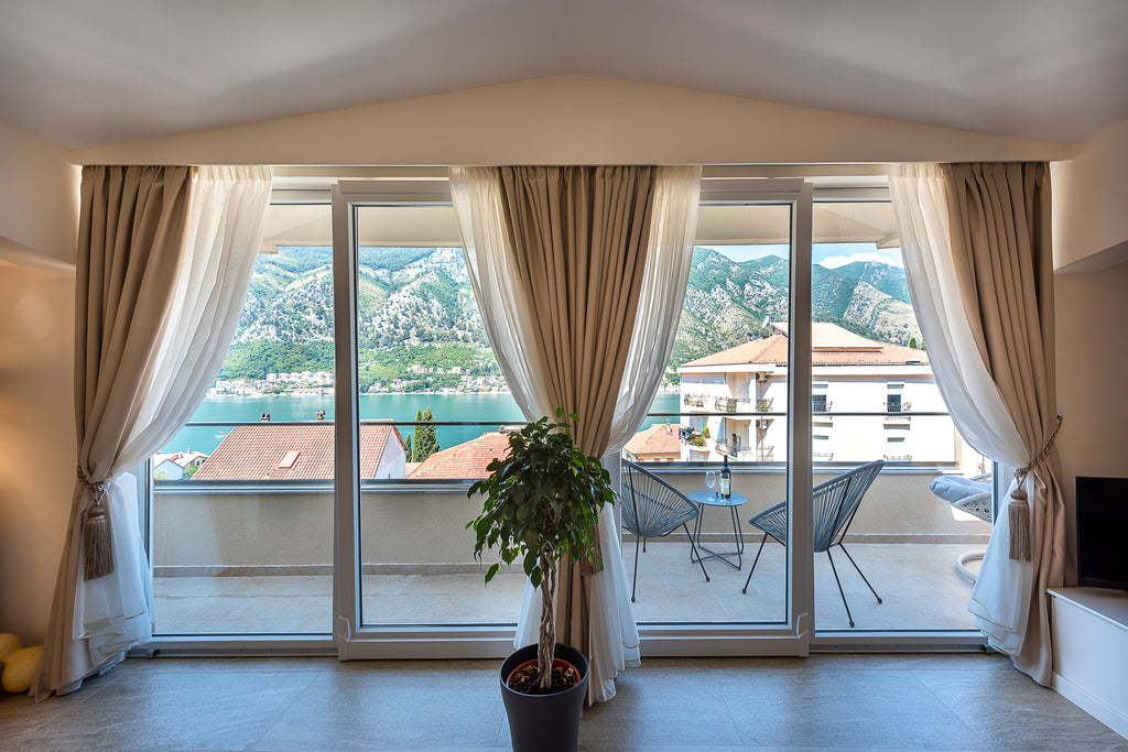 Апартаменты с панорамным видом на море в местечке Доброта (Котор)
