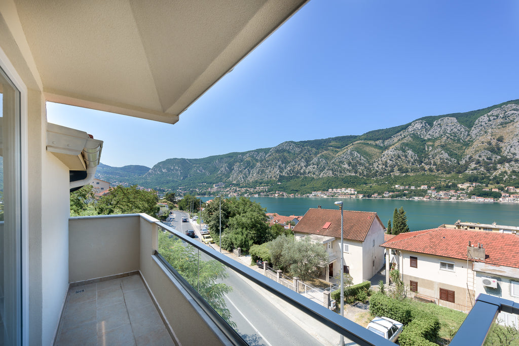 Апартаменты с панорамным видом на море в местечке Доброта (Котор)