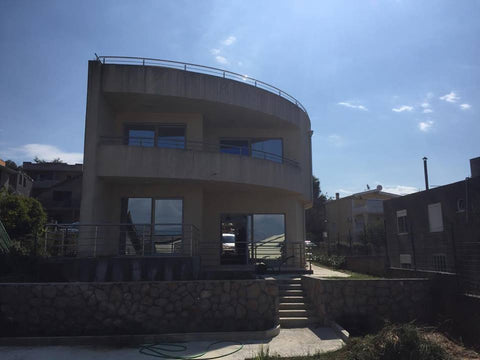 Новый 3х-этажный дом с видом на море в местечке Утеха