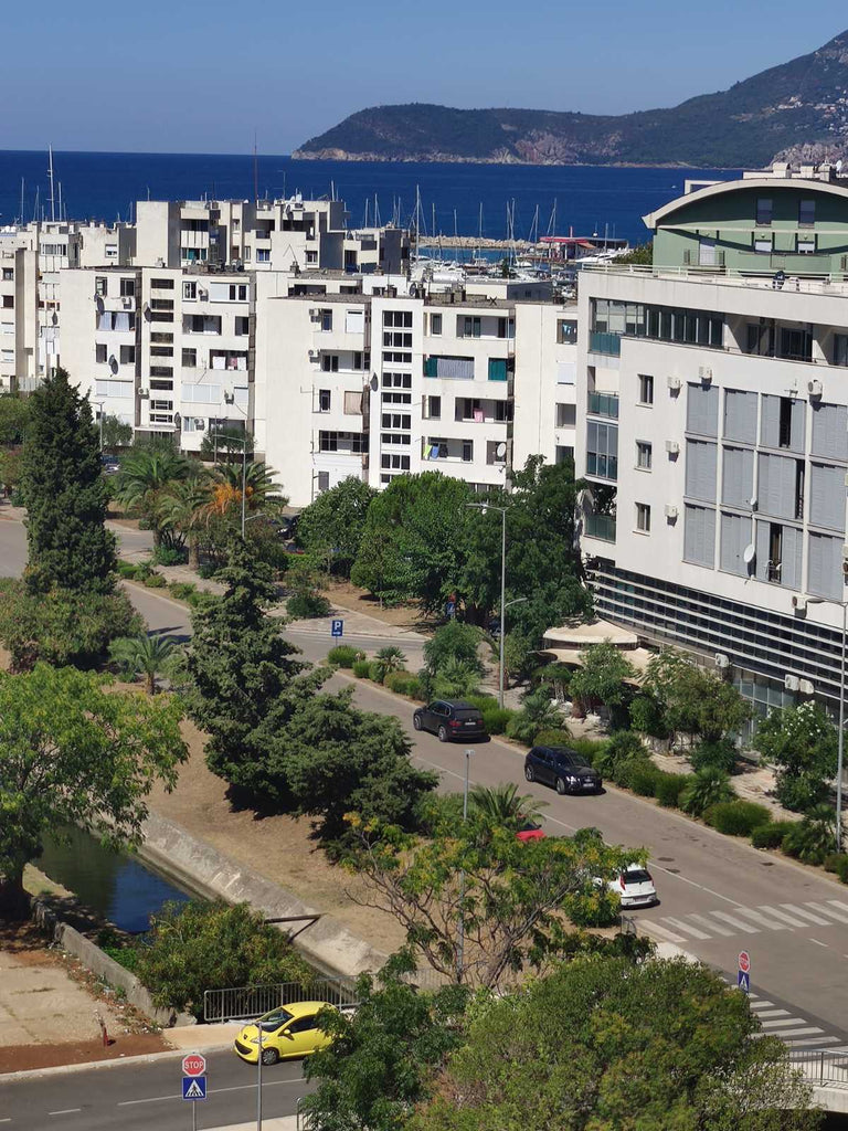 Новая квартира с видом на море в центре г.Бар в доме Zetagradnja