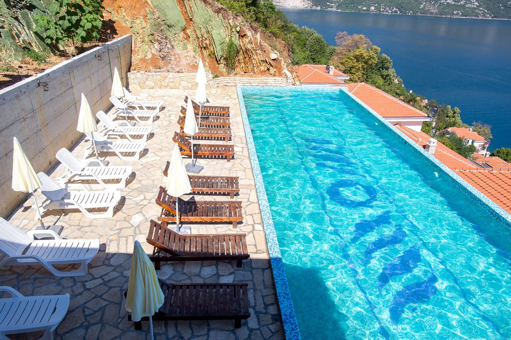 Апартаменты в клубном поселке с бассейном и частным пляжем (Костаница) в 50 метрах от моря