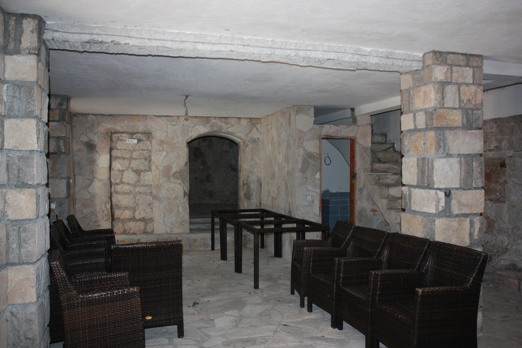 Каменный дом с помещением для ресторана в посёлке Режевичи