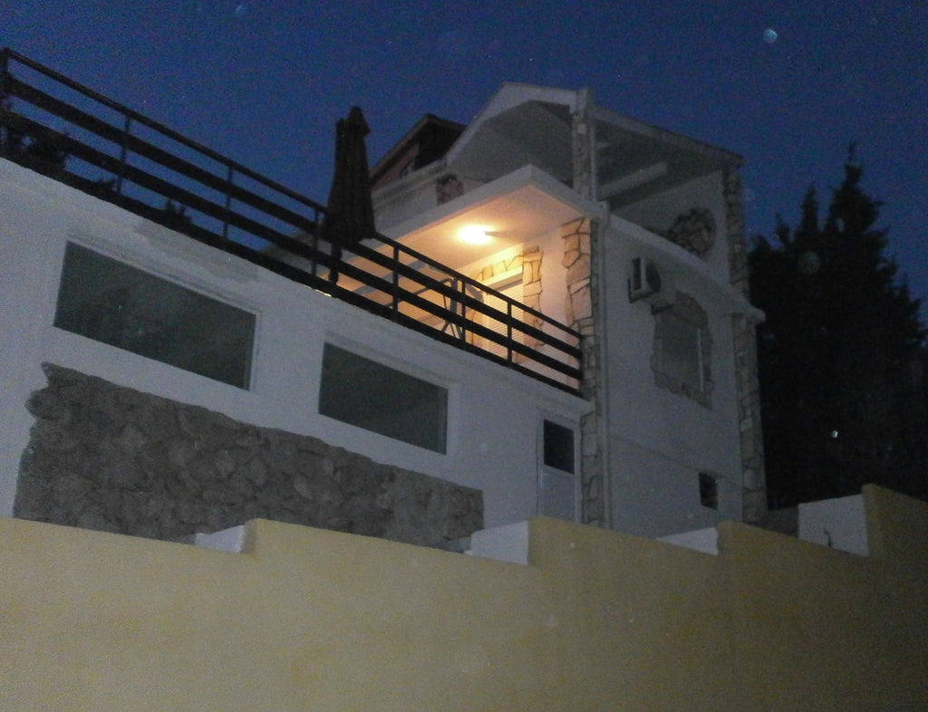 Дом с видом на море в Баре